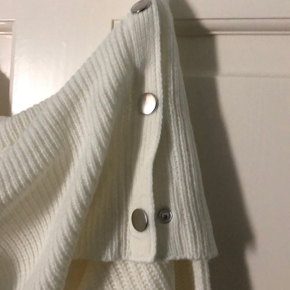 Beautiful Off shoulder Knit Blouse 💖 NY&C - Picture 4 of 4